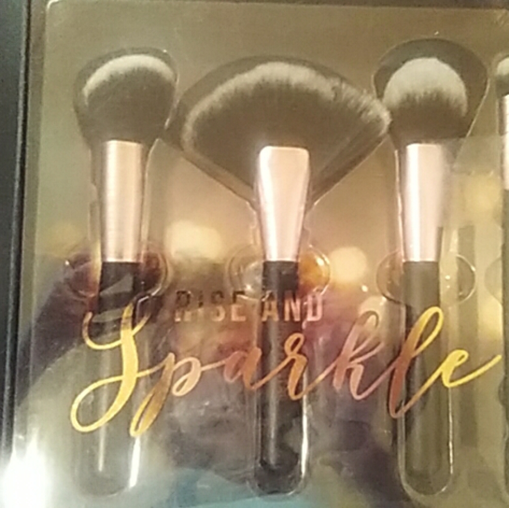 Makeup brushes - Picture 2 of 2